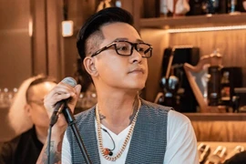 Bị nhận xét ‘nói nhiều như đàn bà’, Tuấn Hưng phản ứng thế nào?