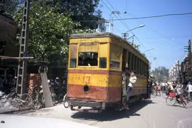 Thủ đô Hà Nội năm 1991 cực sống động qua loạt ảnh quý