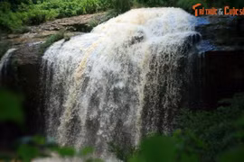 Điều bất ngờ ít người biết về thác nước hot nhất Đà Lạt