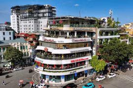 Biết gì về tòa nhà “Hàm cá mập” với nhiều ý kiến trái chiều?