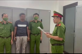 Bắt giữ người nước ngoài vận chuyển hơn 700 viên kim cương