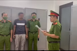 Bắt giữ người nước ngoài vận chuyển hơn 700 viên kim cương