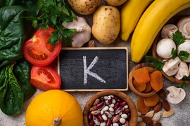 Trẻ em sẽ gặp hậu quả gì nếu thiếu vitamin K?