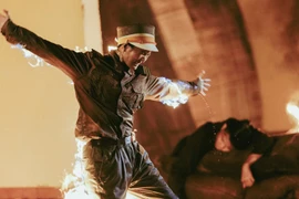 Diệu Nhi thực hiện cảnh bị đốt cháy khiến Anh Tú thót tim