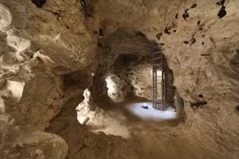 Khám phá khu hầm mỏ của người tiền sử nổi tiếng nhất thế giới