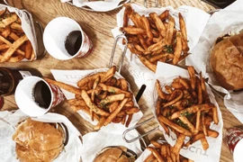 Bác sĩ Bệnh viện K nêu 5 kiểu ăn dễ ‘nuôi’ tế bào ung thư 