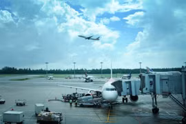 Sinh viên bị cấm rời Singapore vì quay lén 12 phụ nữ trong nhà vệ sinh