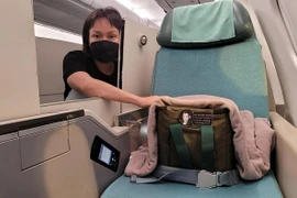 Việt Hương nhắn Phi Nhung: '9 tháng không được ăn kẹo sâm của bà'