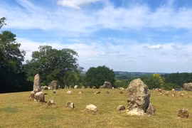 Cận cảnh vòng tròn đá bí ẩn nhất nước Anh, không phải Stonehenge