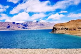 Hồ nước ở Tây Tạng đột ngột biến mất sau tiếng động lớn