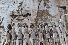 Điều đặc biệt của 10 tấm bia đá cổ nổi tiếng nhất thế giới