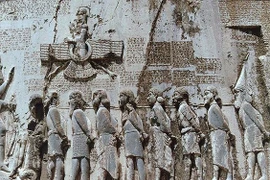 Điều đặc biệt của 10 tấm bia đá cổ nổi tiếng nhất thế giới