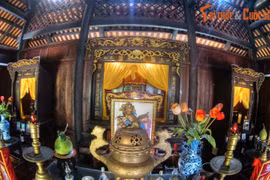 Chiêm ngưỡng bàn thờ gia tiên hoành tráng nhất phố cổ Hội An