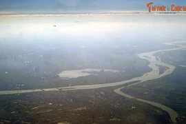 Ngỡ ngàng ngắm các thành phố, thắng cảnh Việt Nam từ bầu khí quyển