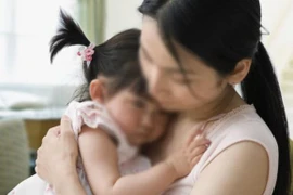 Vợ triệt sản sau sinh 2 con gái bị họ hàng bên nội mỉa mai