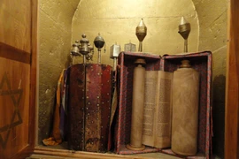 Huyền bí văn bản cổ, thiêng liêng nhất của người Do Thái