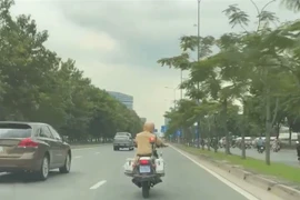 Video: CSGT TP.HCM lái xe đặc chủng ‘mở đường’ giúp thai phụ vỡ ối đến bệnh viện