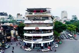 Điều bất ngờ về tòa nhà “Hàm cá mập” không phải ai cũng biết