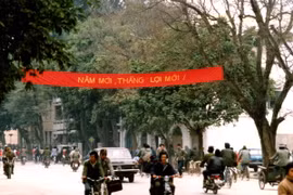 Những khoảnh khắc đáng nhờ về về giao thông Hà Nội năm 1990