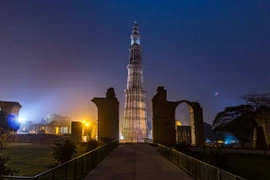 Khó tin tòa tháp chọc trời hơn 800 tuổi ở Ấn Độ