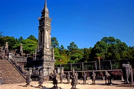 Ảnh độc lăng tẩm, cung điện ở Cố đô Huế ba thập niên trước