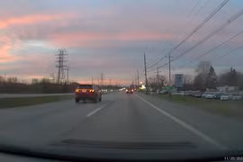 Clip: Tông trúng Camry sang đường, Tucson lật ngửa sau va chạm