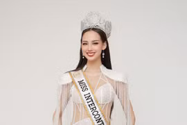 Á hậu Ngọc Hằng khoe dáng với bikini ở Hoa hậu Liên lục địa