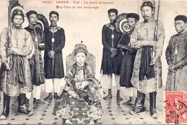 Hoàng tử Nguyễn nào bị bắt lên ngôi vua khi mới 8 tuổi? 