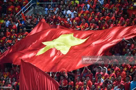 Hình ảnh kiêu hãnh về quốc kỳ Việt Nam của phóng viên quốc tế