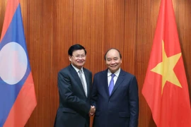 Chủ tịch nước và phu nhân lên đường thăm chính thức CHDCND Lào