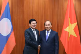 Chủ tịch nước và phu nhân lên đường thăm chính thức CHDCND Lào