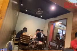 Clip: Cận cảnh ngang nhiên đánh bài ăn tiền trong quán cà phê