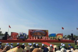 Hàng ngàn người trẩy hội chùa Hương - Hoan Châu đệ nhất danh lam