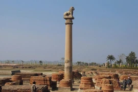 Cột đá nghìn tuổi nguyên vẹn khó tin, khoa học ngả mũ kính nể