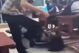 Nữ sinh bị đánh hội đồng ngay trong lớp học