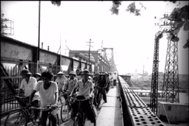 Ngắm cuộc sống ở Hà Nội năm 1992 qua loạt ảnh sinh động