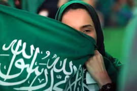 Nơi phụ nữ không cần xin phép chồng đi xem World Cup