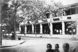 Ảnh hiếm con phố sang trọng nhất Sài Gòn đầu thế kỷ 20