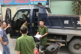 Bị vượt mặt, tài xế xe tải cầm cơ bida đánh chết người đi xe máy