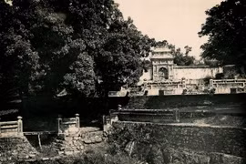 Ảnh “quý như vàng” về lăng tẩm các vị vua ở Huế năm 1935 