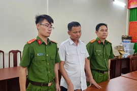 Bắt nhân viên bảo dưỡng tại sân bay Tân Sơn Nhất vì buôn lậu 