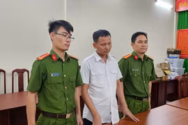 Bắt nhân viên bảo dưỡng tại sân bay Tân Sơn Nhất vì buôn lậu 