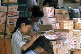 Ảnh sinh động về phụ nữ Hà Nội những năm 1991 - 1993