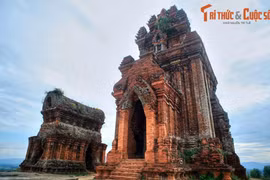 Cận cảnh tháp Bánh Ít nghìn tuổi nghi bị xâm hại ở Bình Định