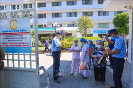 Nhiều bệnh nhân xuất viện sau khi gỡ phong tỏa Bệnh viện C Đà Nẵng
