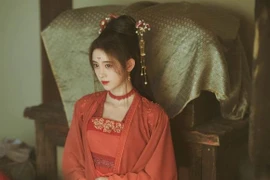 Giật mình lý do phụ nữ thời Đường thích mặc áo trễ cổ