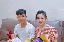 Mang bầu lần 2, nhan sắc vợ Phan Văn Đức thay đổi ra sao?