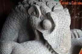 Bức tượng rồng cắn thân chân xé mình ngàn tuổi độc nhất Việt Nam