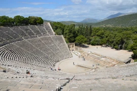 Choáng ngợp giữa nhà hát vĩ đại nhất của người Hy Lạp cổ