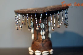 Ngắm bộ sưu tập gối đầu “kỳ diệu” của thổ dân châu Phi ở Hà Nội